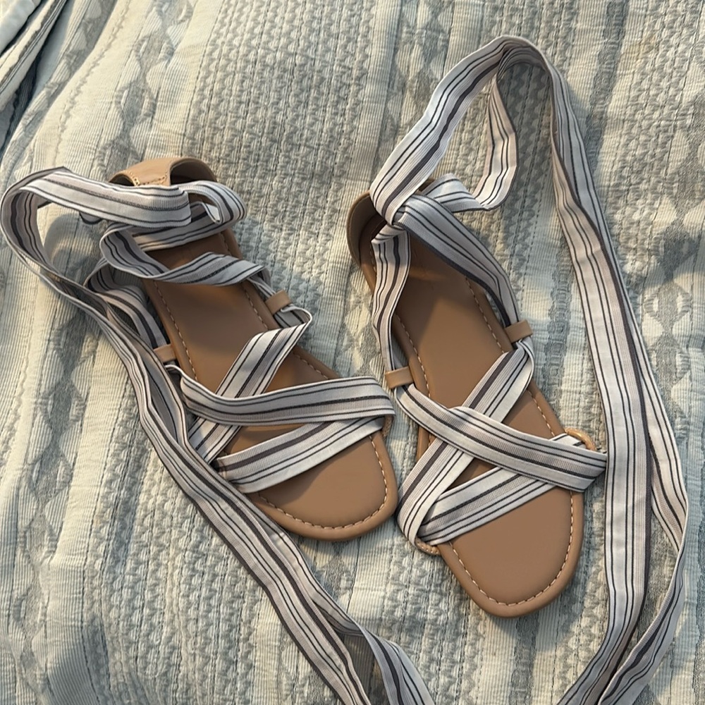 New Old Navy brand ankle tie flat sandals size 8.5